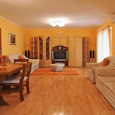 Apartment Tojcic, 1 Min Walk To The