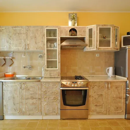 Apartment Tojcic, 1 Min Walk To The Slatine