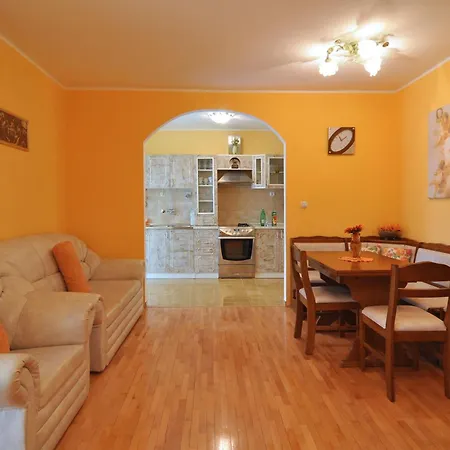 Apartment Tojcic, 1 Min Walk To The