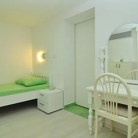 Tojcic, 1 Min Walk To The Apartment