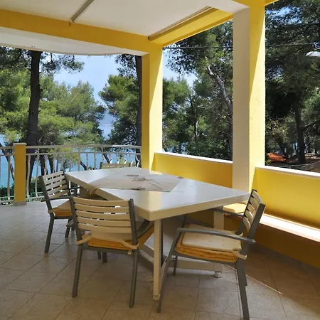 Apartment Tojcic, 1 Min Walk To The