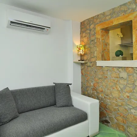 Apartment Tojcic, 1 Min Walk To The