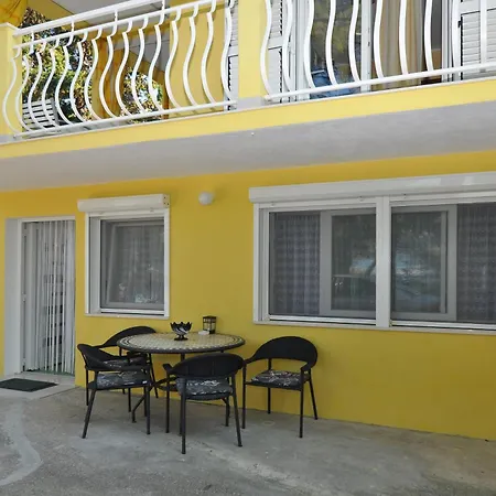 Tojcic, 1 Min Walk To The Apartment Slatine