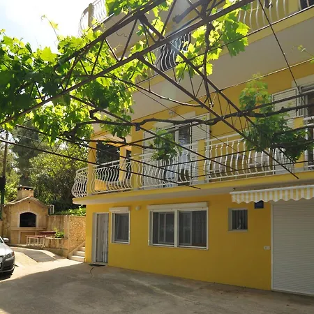 Tojcic, 1 Min Walk To The Apartment